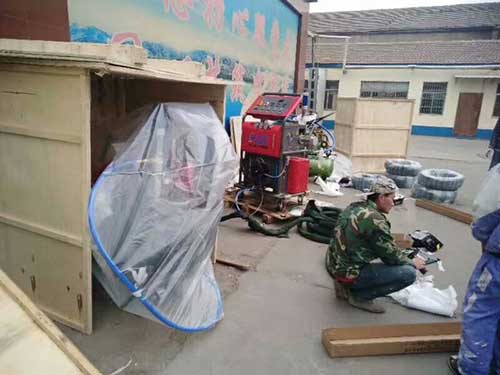 江苏省聚脲喷涂机水池防腐防水改造(图1) 江苏省盐城市客户订购的2台液压聚脲喷涂机