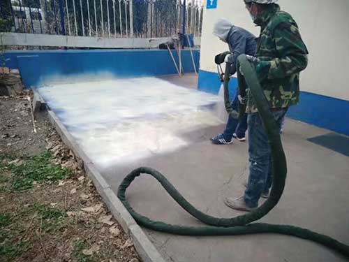 江苏省聚脲喷涂机水池防腐防水改造(图2) 液压聚脲喷涂机水池防水施工案例